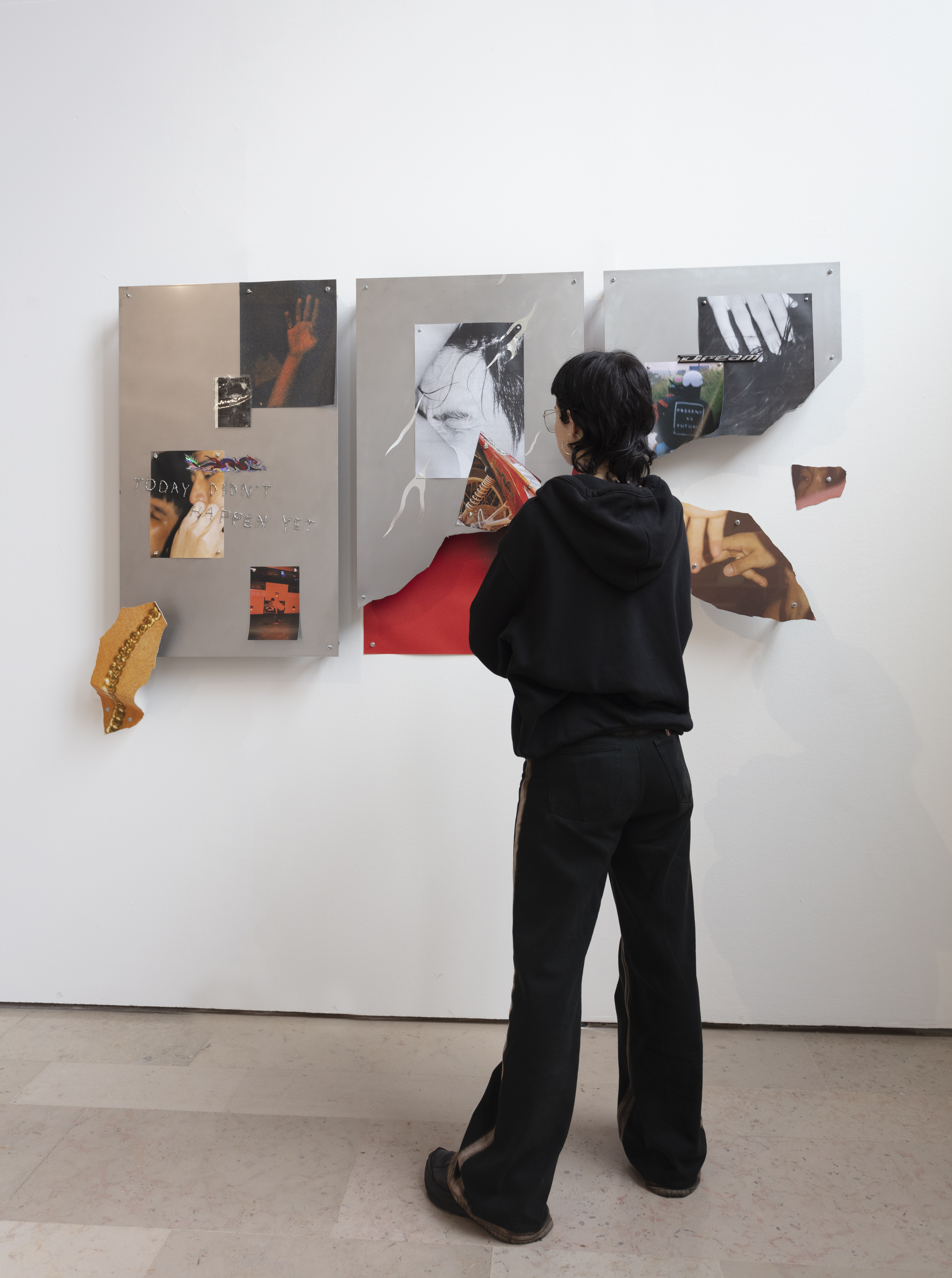 Prune PHI Hang up (2022) Salon de Montrouge ©Tal Yaron
